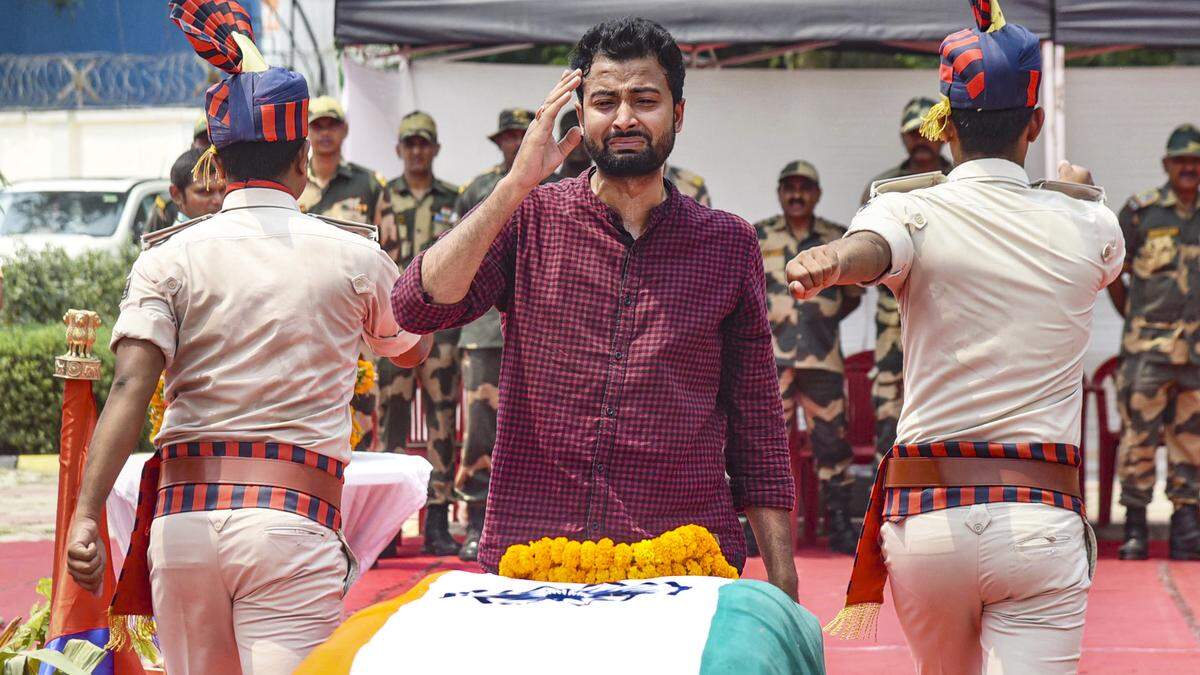 The funeral of the BSF sub-inspector was tortured while on duty