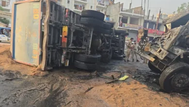 Lucknow News: Brand of two trucks clashed with each other, one driver was injured Helper injured – Lucknow News Two trucks collided and one killed on fire one