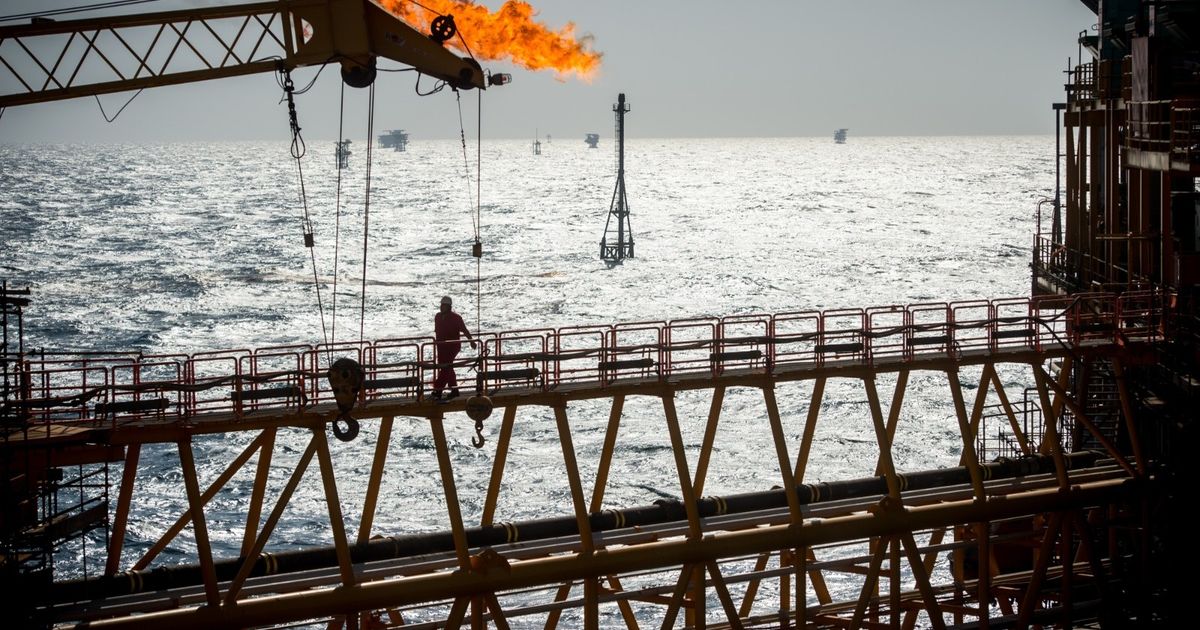 Oil prices stabilize to a wave paid in commercial optimism