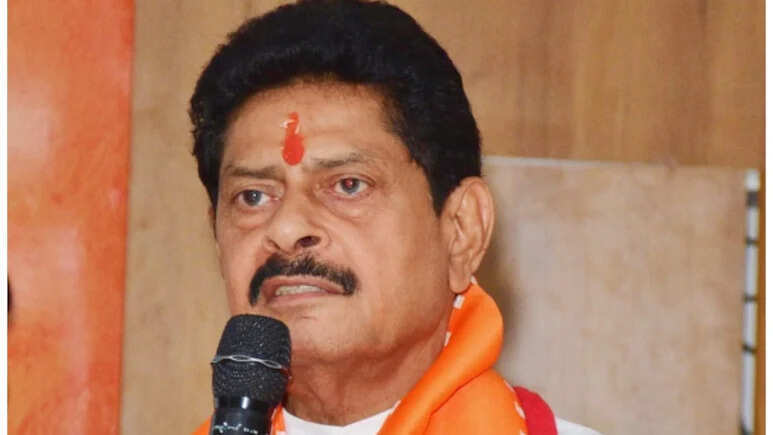 BJP MLAs were angry not to get a chair on stage, sat among the workers and sat down