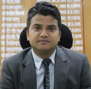 Gautam Budh Nagar DM gave strict instructions to builders, registration of overdue apartments by May 31