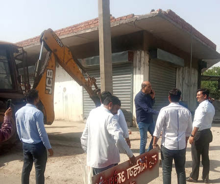 Action on illegal buildings in Noida, warning by ‘This building is to write illegal’