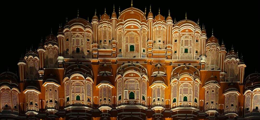 Tourist -Hotspots in the day, but at night Hawa Mahal becomes a center of fear and mystery, knows countless horrible secrets in a single video