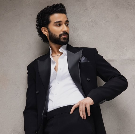 Raghav Juyal became emotional for the families of the martyrs
