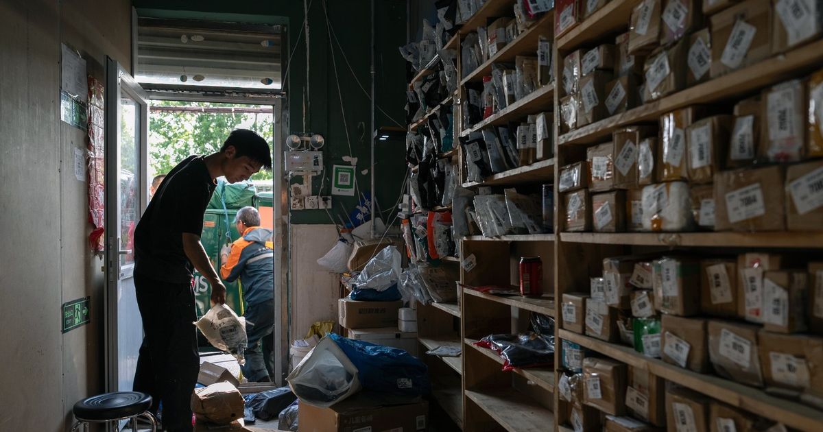 Trump blocks the cheap shipping fires from China today and the Americans pay the price