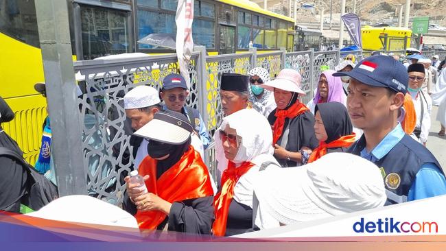When the pilgrims ‘compass’ for pilgrims became at the Grand Mosque after Friday