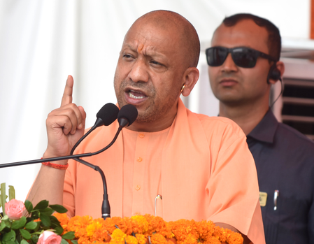 Chief Minister Yogi checked the works of the Department of Irrigation and Water Sources, gave the necessary guidelines