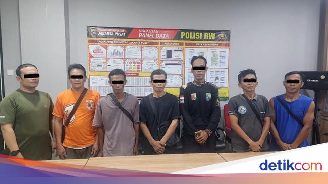 7 Illegal parking spaces at Pasar Senen have been arrested by police