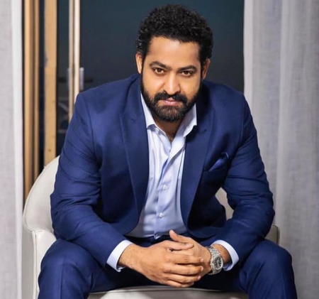 Ntr promised to give special return gift from Hrithik Roshan, which is placed viral