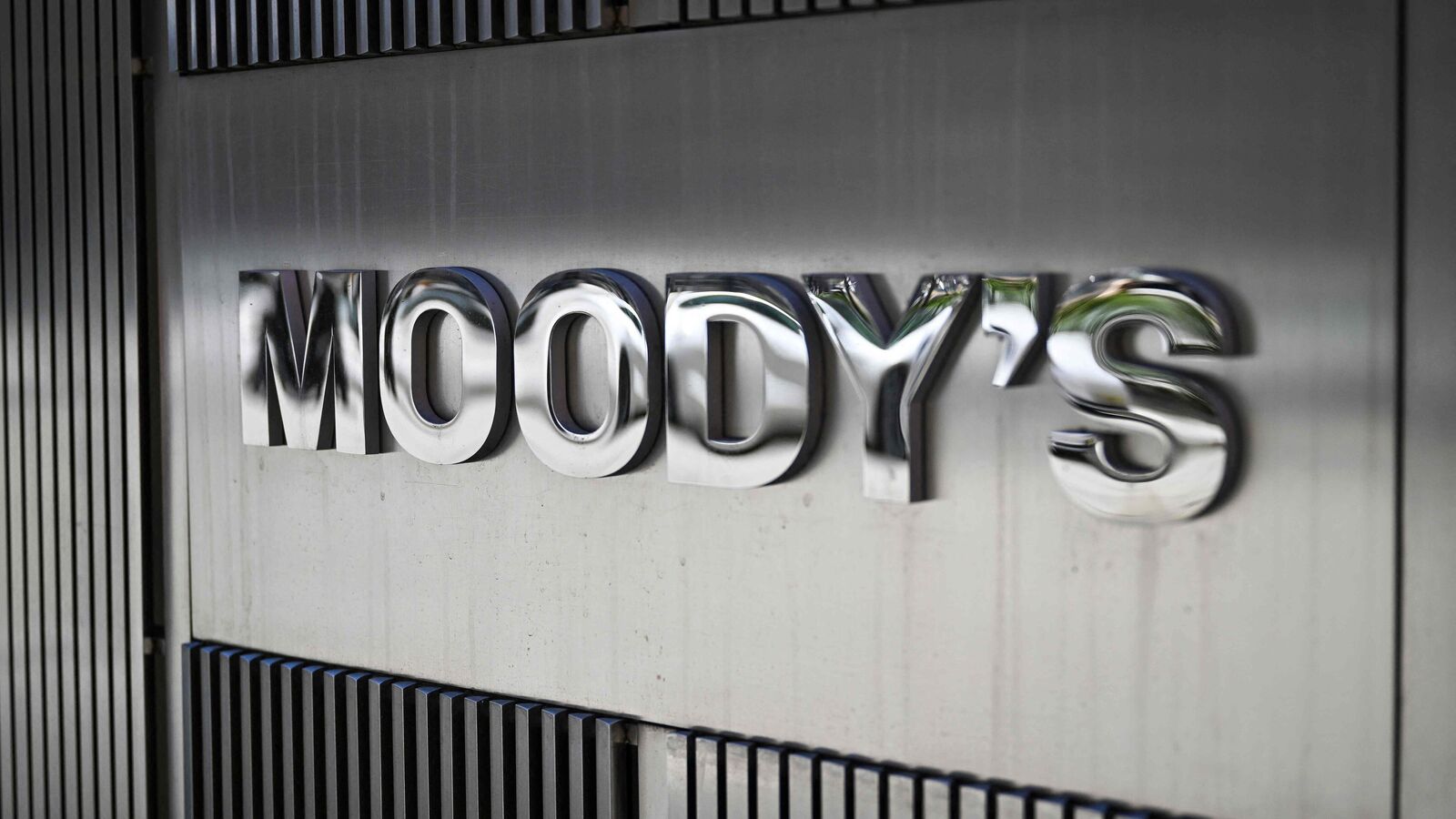 Moody’s Downgrades US government ratings due to rising federal debt, interest payments | Today news