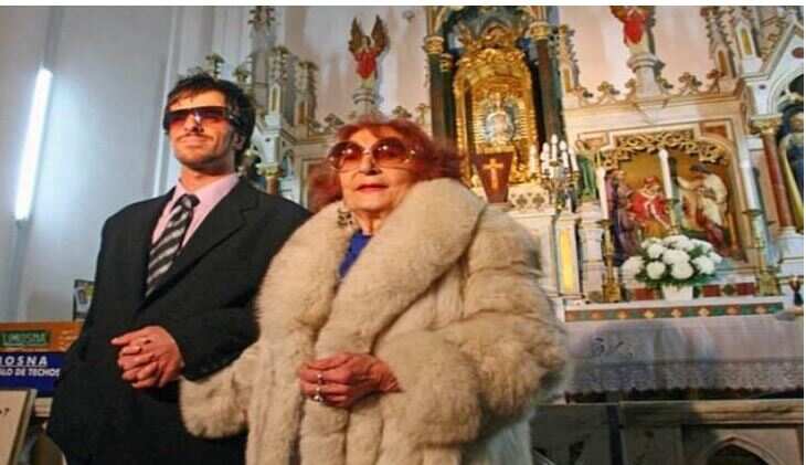 This 23 -year -old -boy man is 91 -year -old older woman married, knowing the reason will be stunned