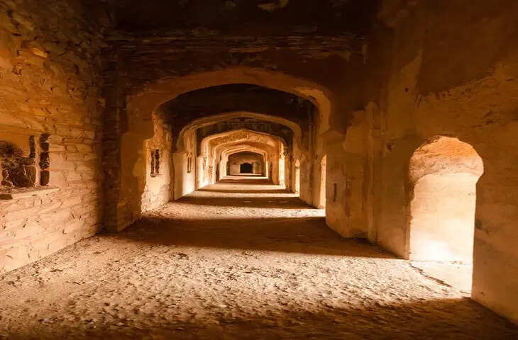 In this video, the secret of the dreaded tunnels and treasures of the fort, the secret will bury for centuries
