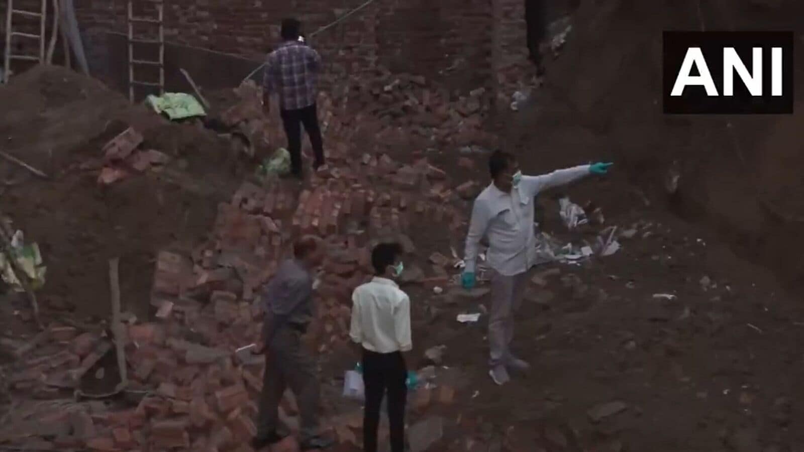 Delhi: Three dead, one injured as under-construction building collapses in Paharganj | Today news