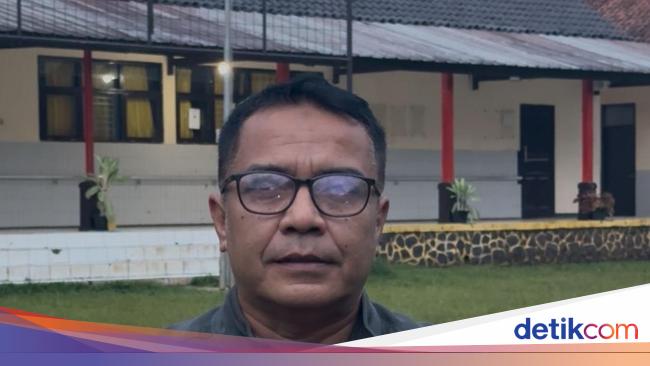 Head of SLBN A Pajajaran supports people’s schools in the Wyata Guna complex