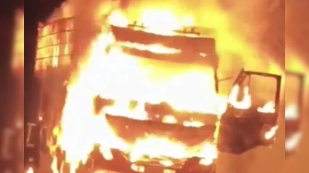 Niwari Video: Accident on Jhansi-Tikamgarh Road, Fire in Moving Truck