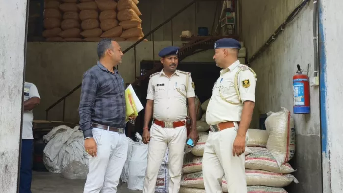 Muzaffarpur News: Attacks on Fake Chips Factory in Bela, rapper and packaging material seized – Raid on Fake Chips Factory in Bela Wrappers seized