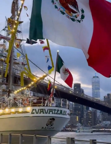 Mexican ship clashed with Bridge in New York, 2 dead, very injured