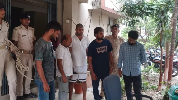Bagaha News: Nine arrested, including 4 Bosmen in VTR Forest, beer bottles also returned from the government’s home -VTR bush officials arrested for disciplinary action of the liquor party expected