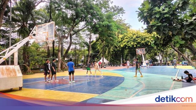Taman Menteng is now open 24 hours, residents highlighted the lack of lighting