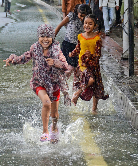 Why is it necessary to take a bath in the rain, I get countless benefits of ‘Amrit’ falling out of the sky