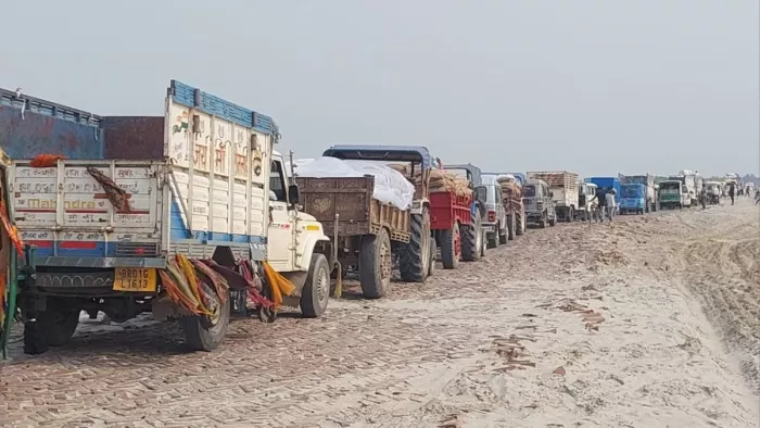 Vaishali News: Bidupur -Raghopur Pipa Bridge is on a big jam, people get upset for hours in the summer – Pipa Bridge Jam Traffic Lorge Plague Raghopur Bidupur Commut