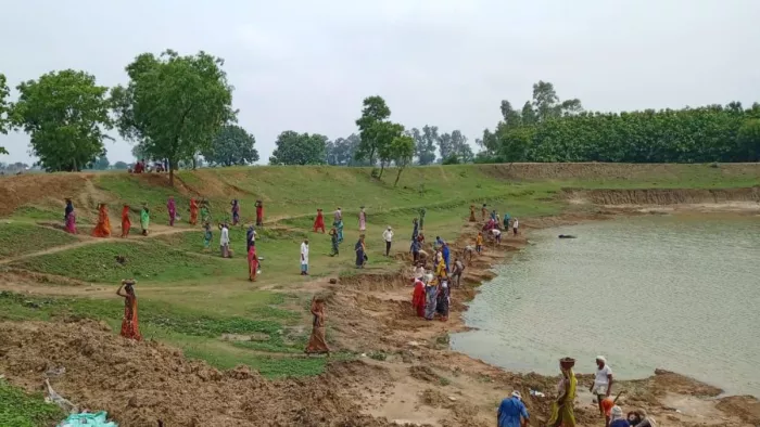 Large initiative of water saving in Prayagraj, two and a half lakh farmers get benefits from Amrit Sarovars -Prayagraj Amrit Sarovar initiative that increases the revenue of the Boers through water conservation