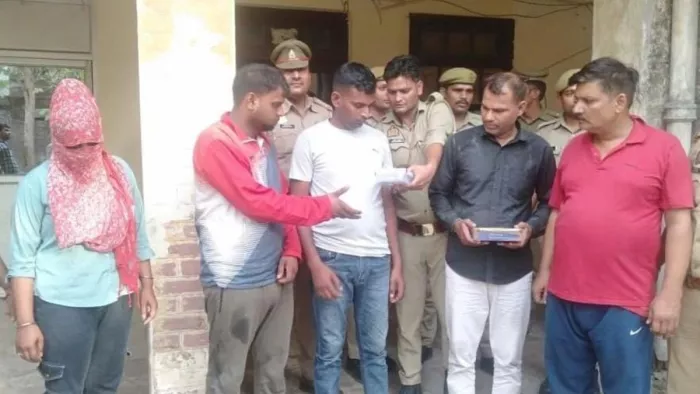 The gang member of the gang who robbed the police uniform, the policeman, under the accused, the Constable House and Prd Jawan also included -head of the gang looting in the police uniform was a sub -inspector of the accused also inspector.