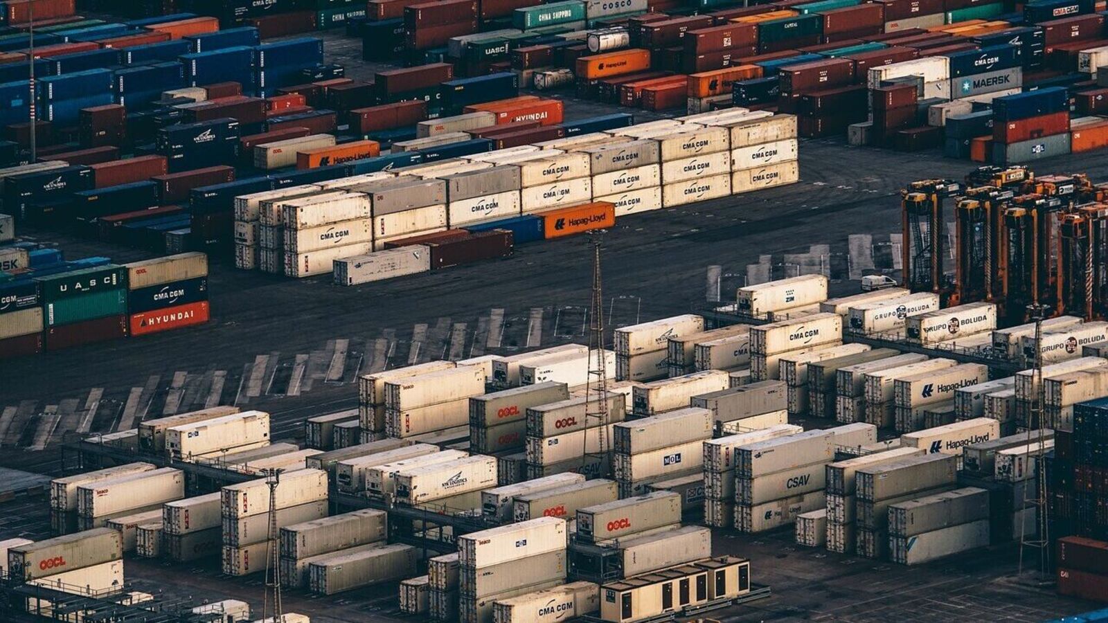 What is the benefit of India in the global trade amid the US tariff flips?
