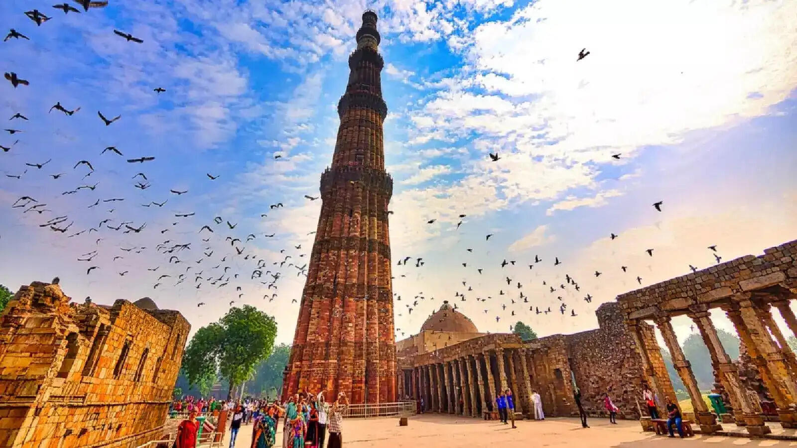 Should go to these places to visit Delhi