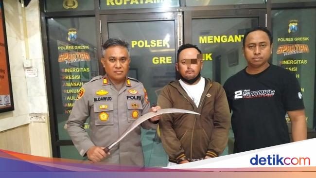 Neighbors of the wife of a woman called a gossip, stabbed a man in gresik