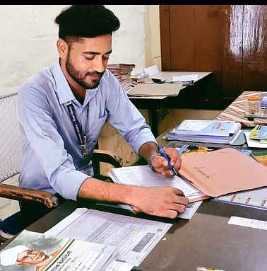 Teacher has been suspended for postal and part of Pakistani soldiers in Hanumangarh, forbidden to leave headquarters