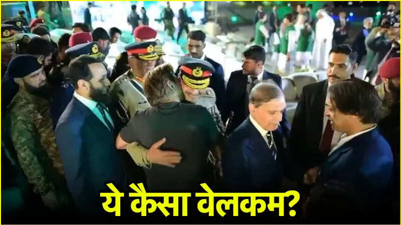 “Shahid Afridi is not crazy,” the Army Chief of Pakistan, Aceeeem Munir, embraced and kissed, fiercely flown