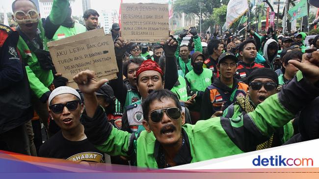 Driver Ojol Massive Demo in the palace to the DPR today