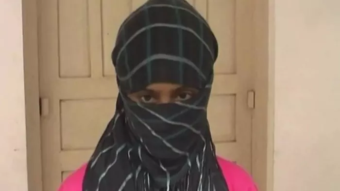 Girlfriend’s high -voltage drama reached the beloved’s home in jail, the scared mother pleads for justice – high voltage drama of the girlfriend who responded that her boyfriend house is afraid of the police planted to the police