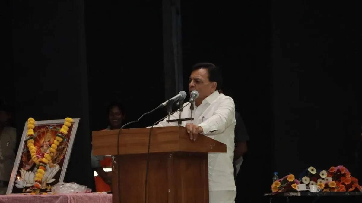 Madhya Pradesh Deputy Chief Minister Jagdish Deora created a new controversy by delivering controversial remarks about the Indian Army