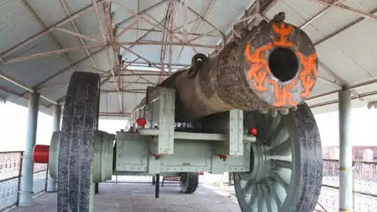 20 feet tall and 50 tons heavy … the world’s largest cannon with India, which as it moves today would be the whole ground equal as if once as if