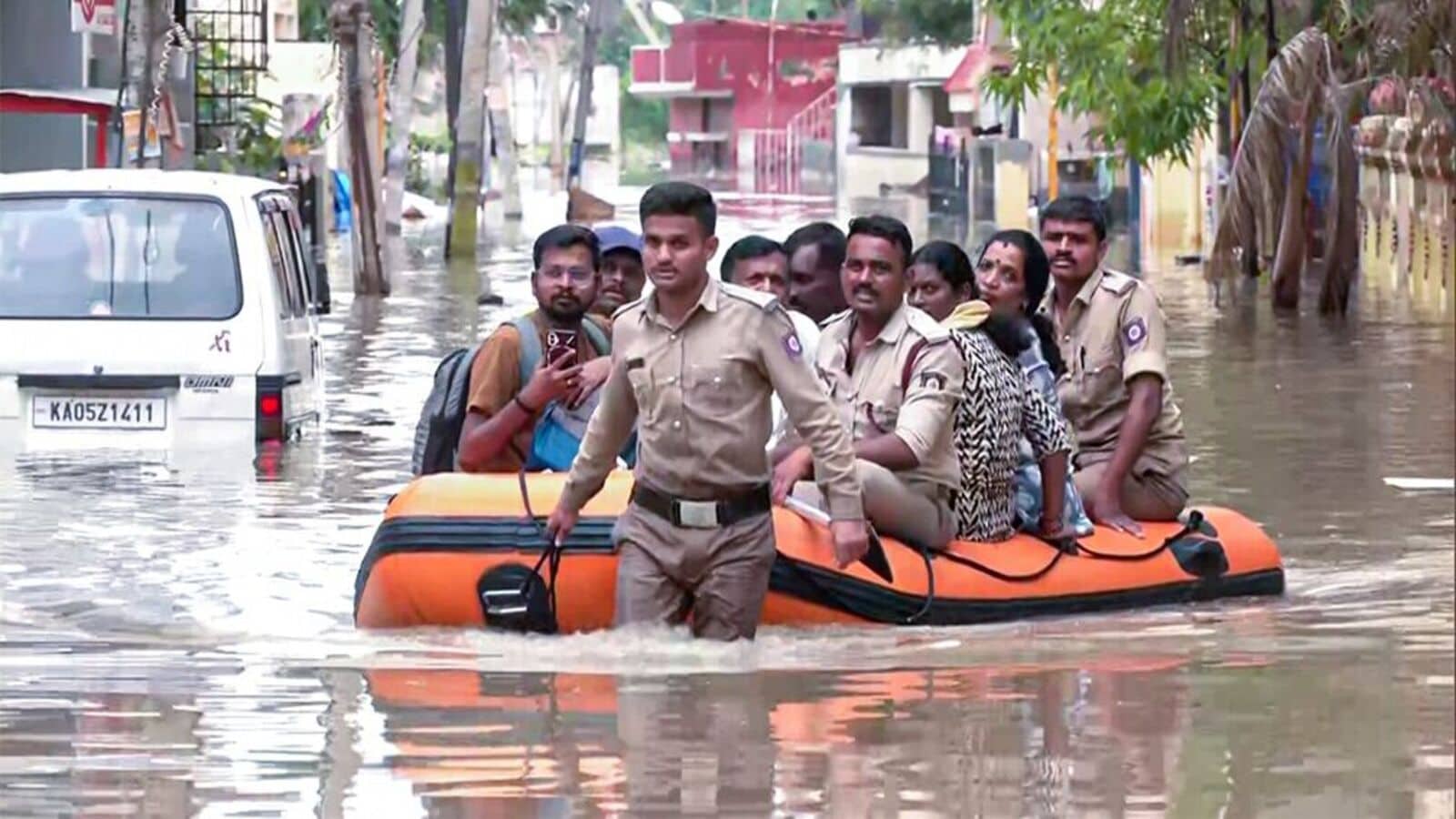 Bengaluru -Rain: Netizens respond to weakened roads, flooded stadium of IT Center of India, ‘Take Single Rain to Wash …’ | Today news