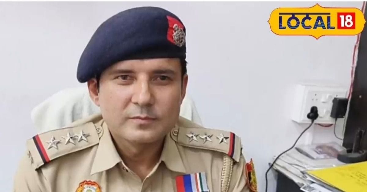 The father stopped, but the boy decided … The uniform worn at the age of 20 became a Delhi police lion today!