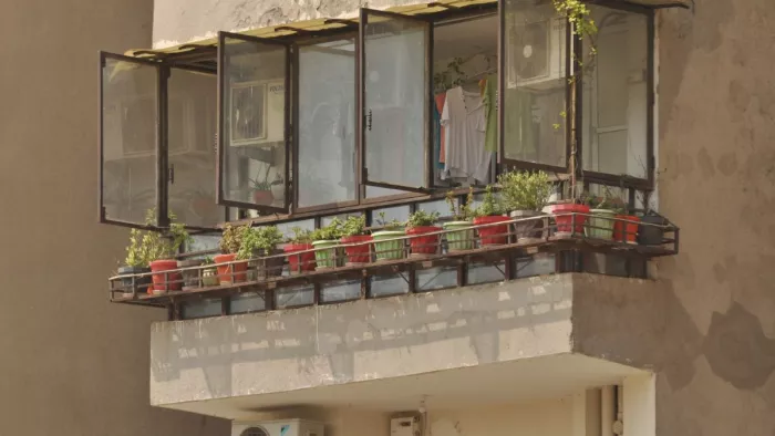 Pottery on the balcony, don’t fall on your life; Administration instructions are ignored – NCR -Balcon is a deadly danger in the safety of Ghaziabad