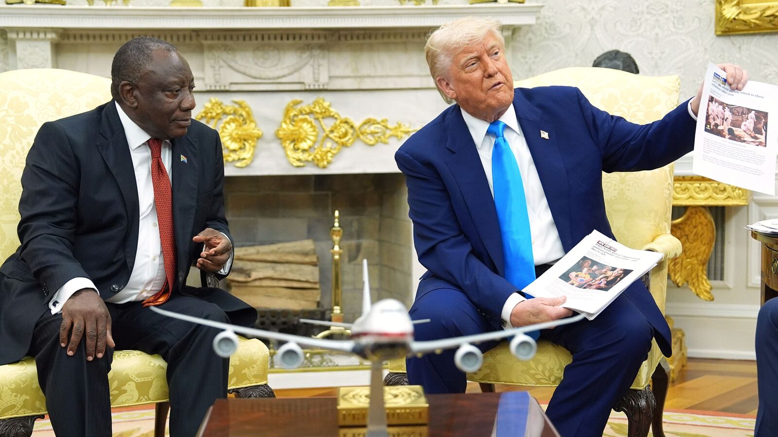 Donald Trump confronts South African President Ramaphosa about the murders of white farmers in the heat Oval Office collision | Watch | Today news