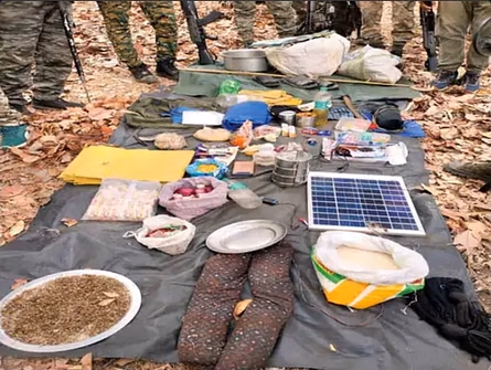 Firing between security forces and Naxalites in the forests of Balaghat, ran away, recovered goods