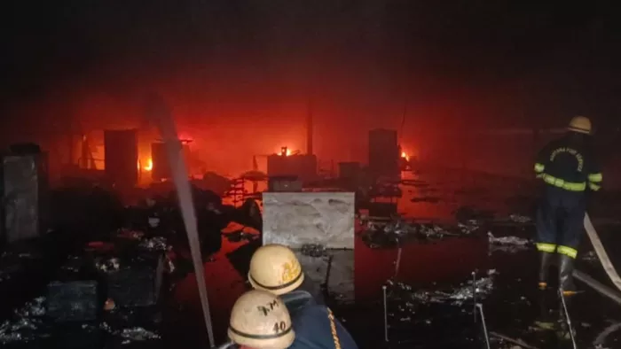 Gurugram Fire: Felse Fire in Junk Warehouse, stir in residential area; More than six fire cars deployed – NCR Gurugram Fire Scrap Warehouse Blaze causes panic