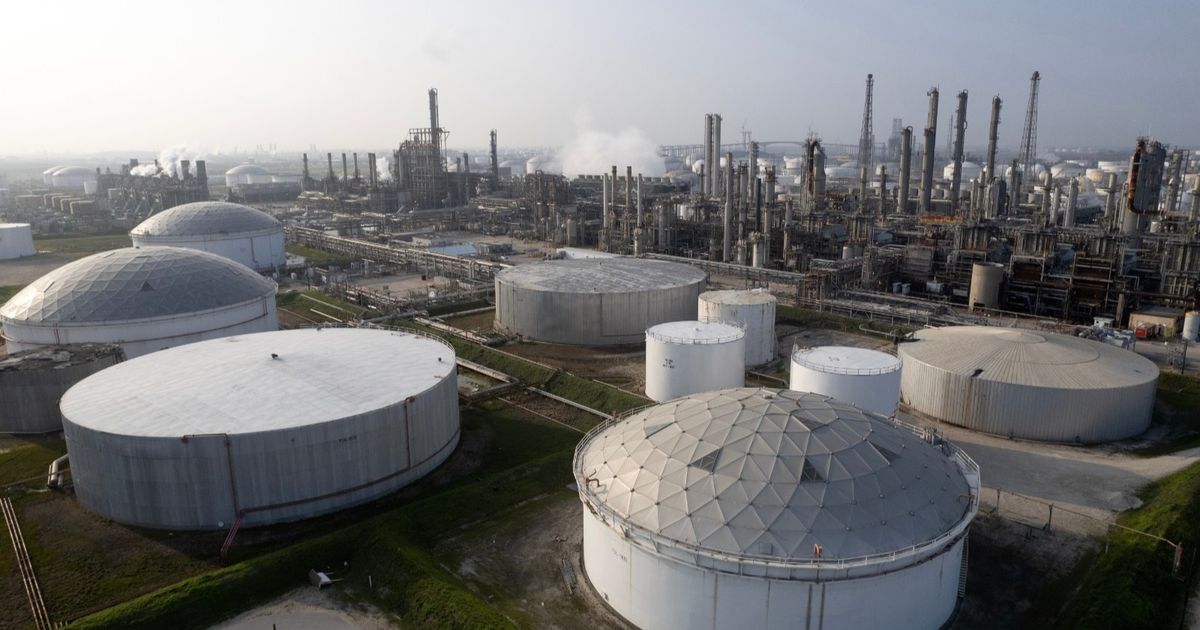 Oil prices still fall with the increasing fear of the exhibits