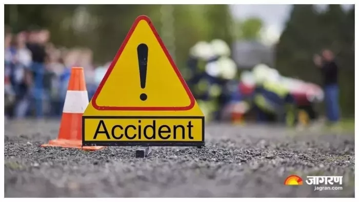 Pune Road Accident: Nine injured, including people outside the tea shop in Pune, nine injured, including candidates for the public service – car runs over people in Pune Nine injured injured, including public service aspirants