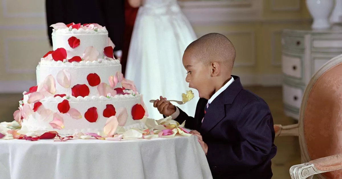 Mum cries as bride refuses to let her bring eight -ear-op to be wedding – ryan