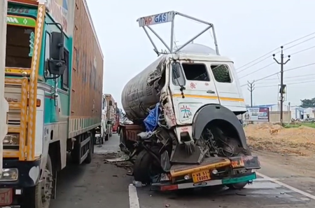 Driver dies in a collision with horrific road accidents, truck and tanker in Murshidabad
