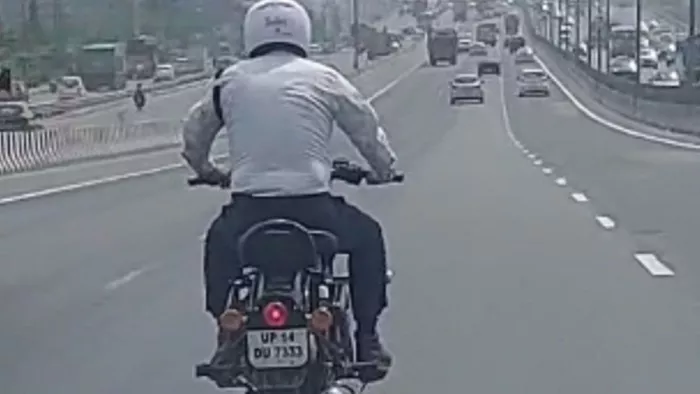 Traffic rules flying on Delhi-Meerut Expressway, two-wheelers running; Stunts sitting in the car – NCR Ghaziabad News Traffic offenses on Delhi Meerut Expressway