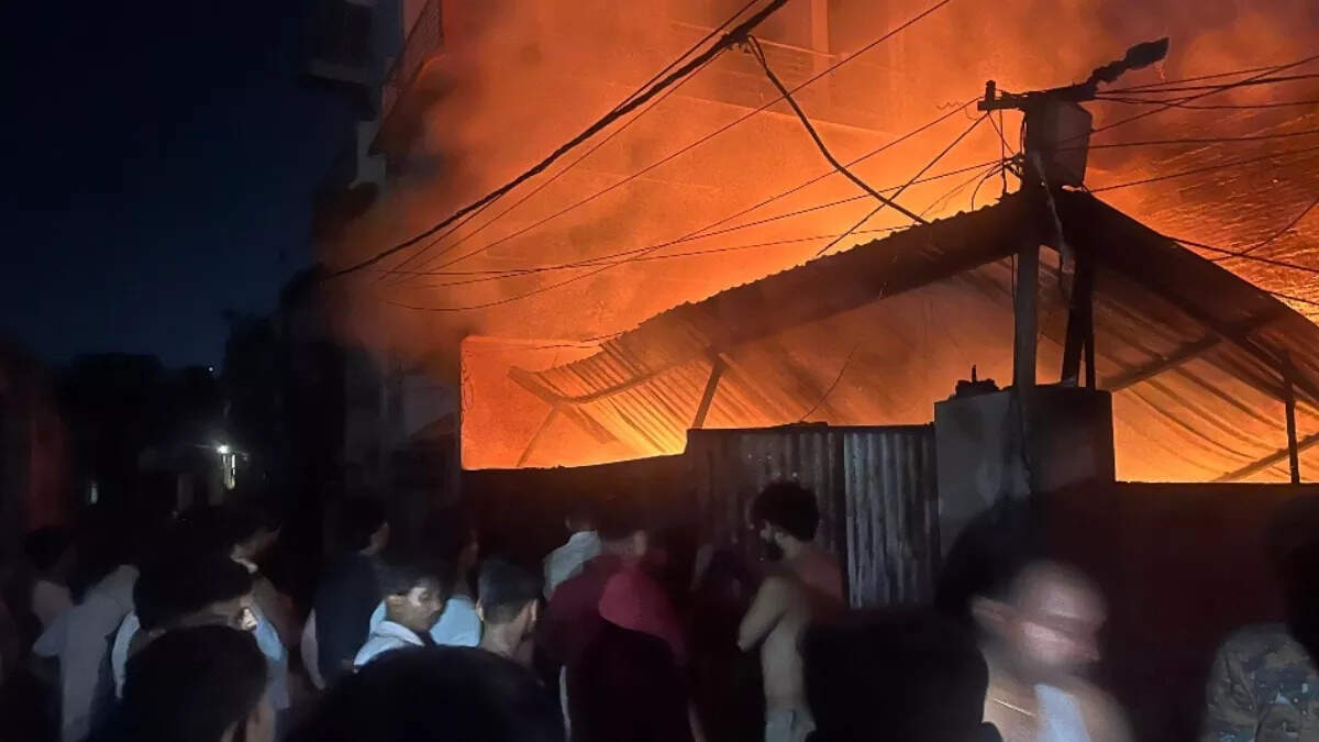 Feler Fire in Junk Shop in Gaya Ji, four -story house in the adjacent also in grip, property worth 50 lakhs as