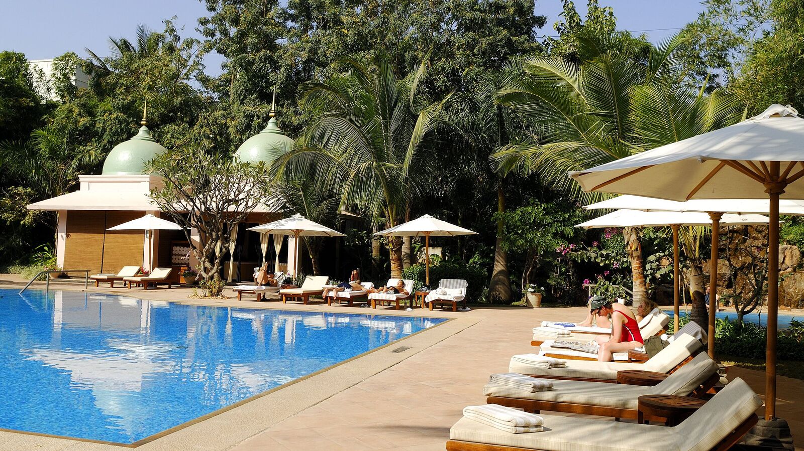Leela Hotels IPO shares list at £ 406, a 6.7% discount at IPO price | Einsmark news