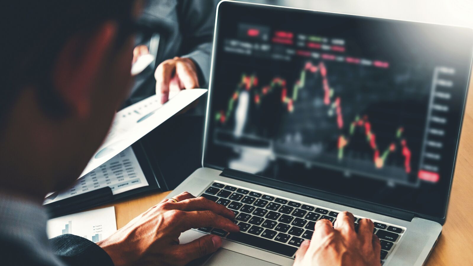 Poor debut! Aegis Vopak Terminals shares list at £ 220, a discount of 6.38% of the IPO price | Einsmark news
